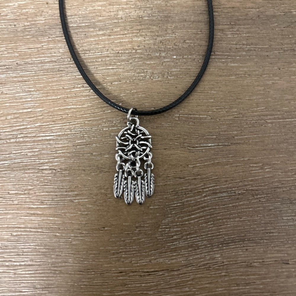 Elegant Silver Pendant Necklace